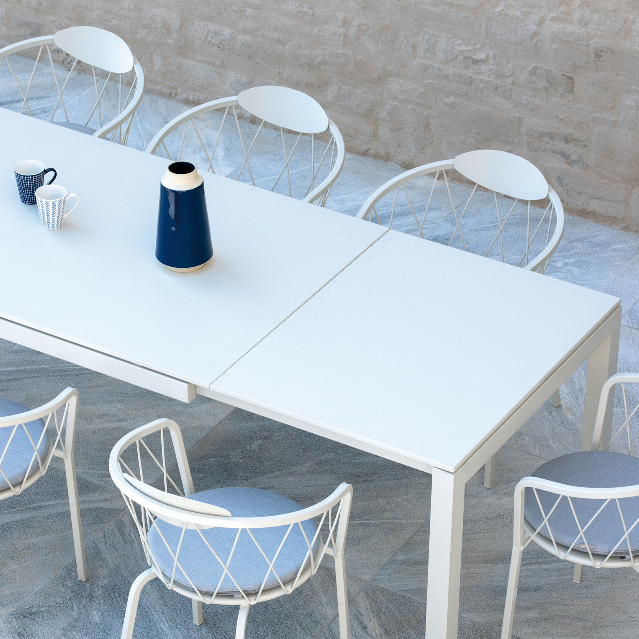Table extensible "Extia" en métal peint pour jardin moderne