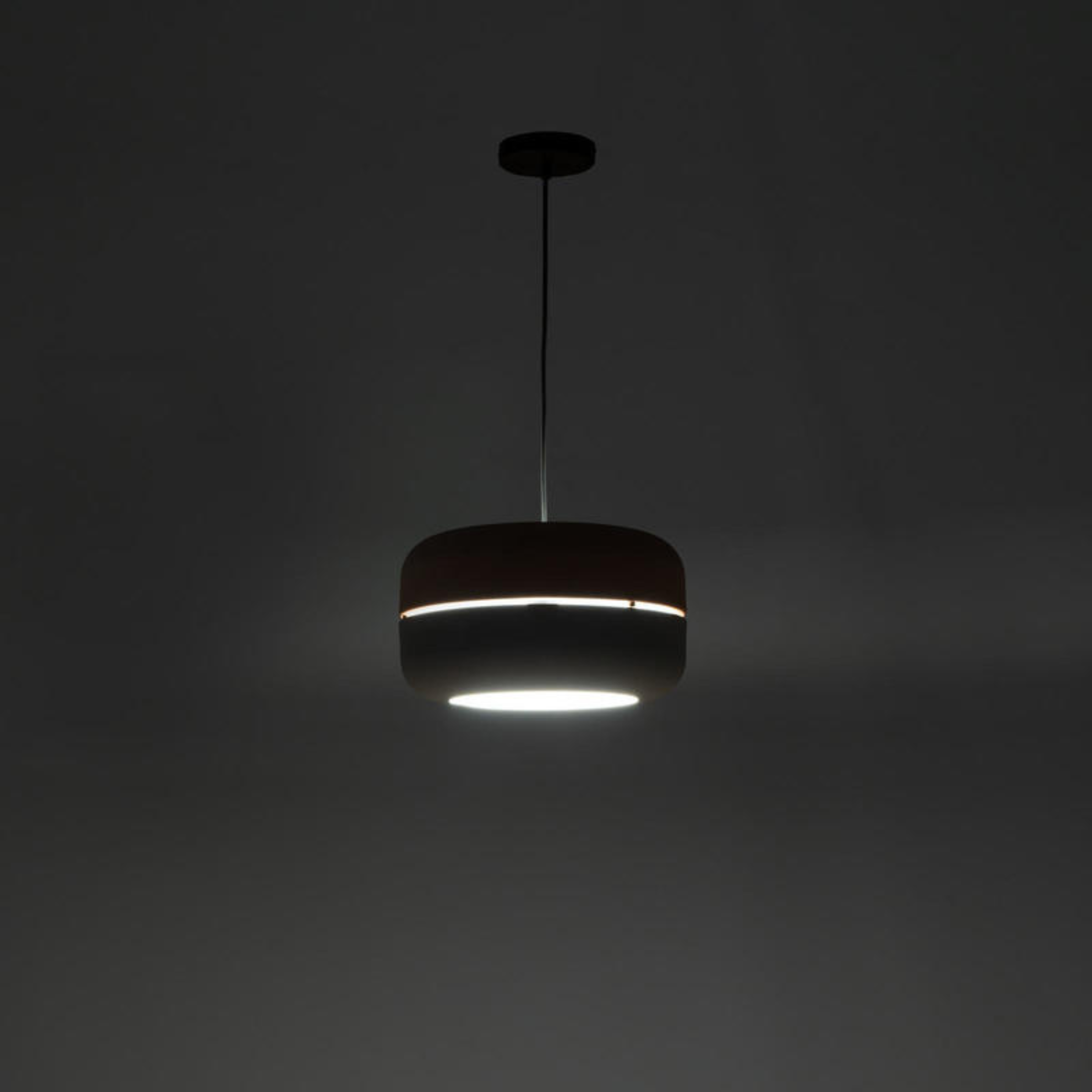 Lampe à poser design en métal et abat jour ajouré ANDAYA - HELLIN