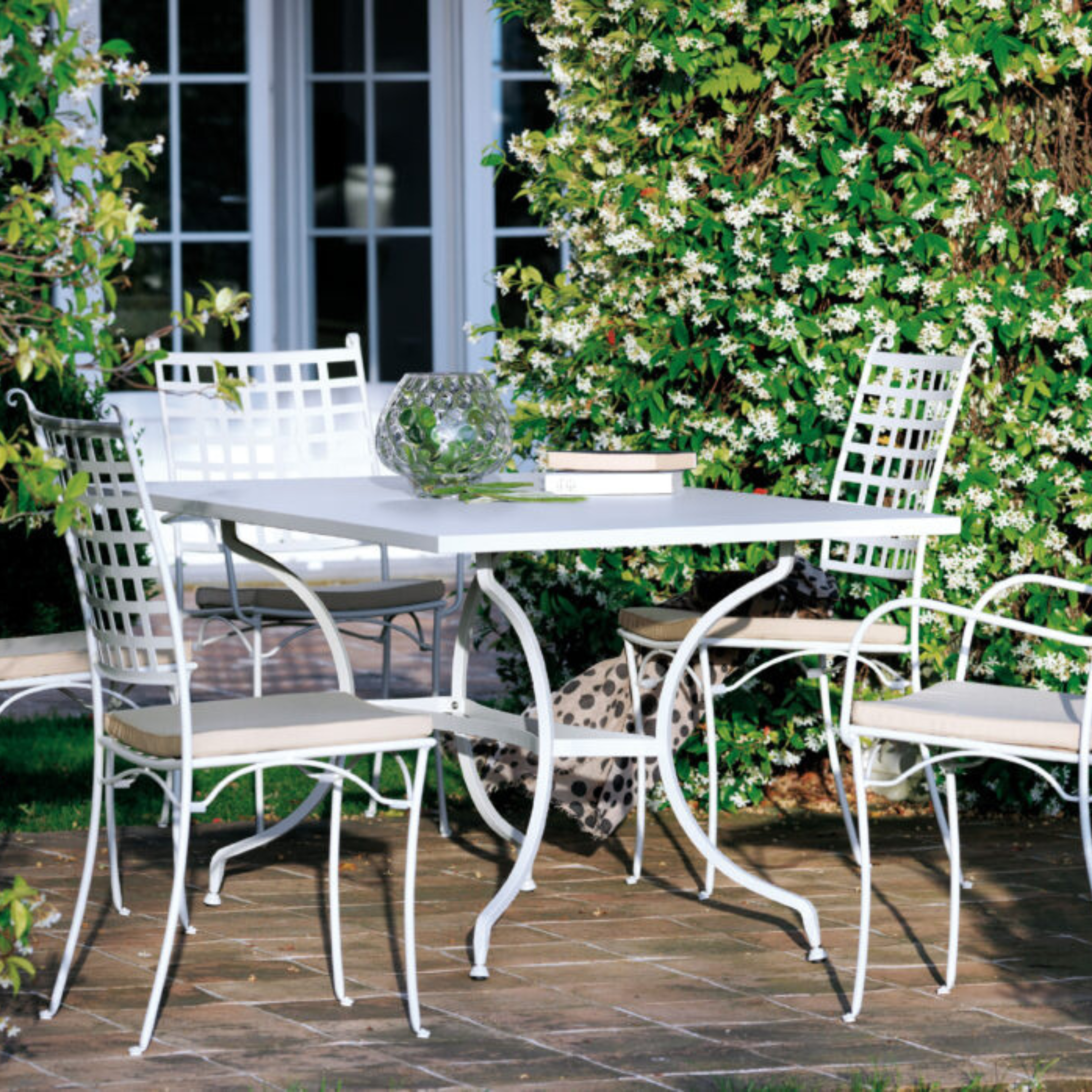 Set di sedie moderne in metallo verniciato "Tosca" da giardino impilabili cm 45x58 100h