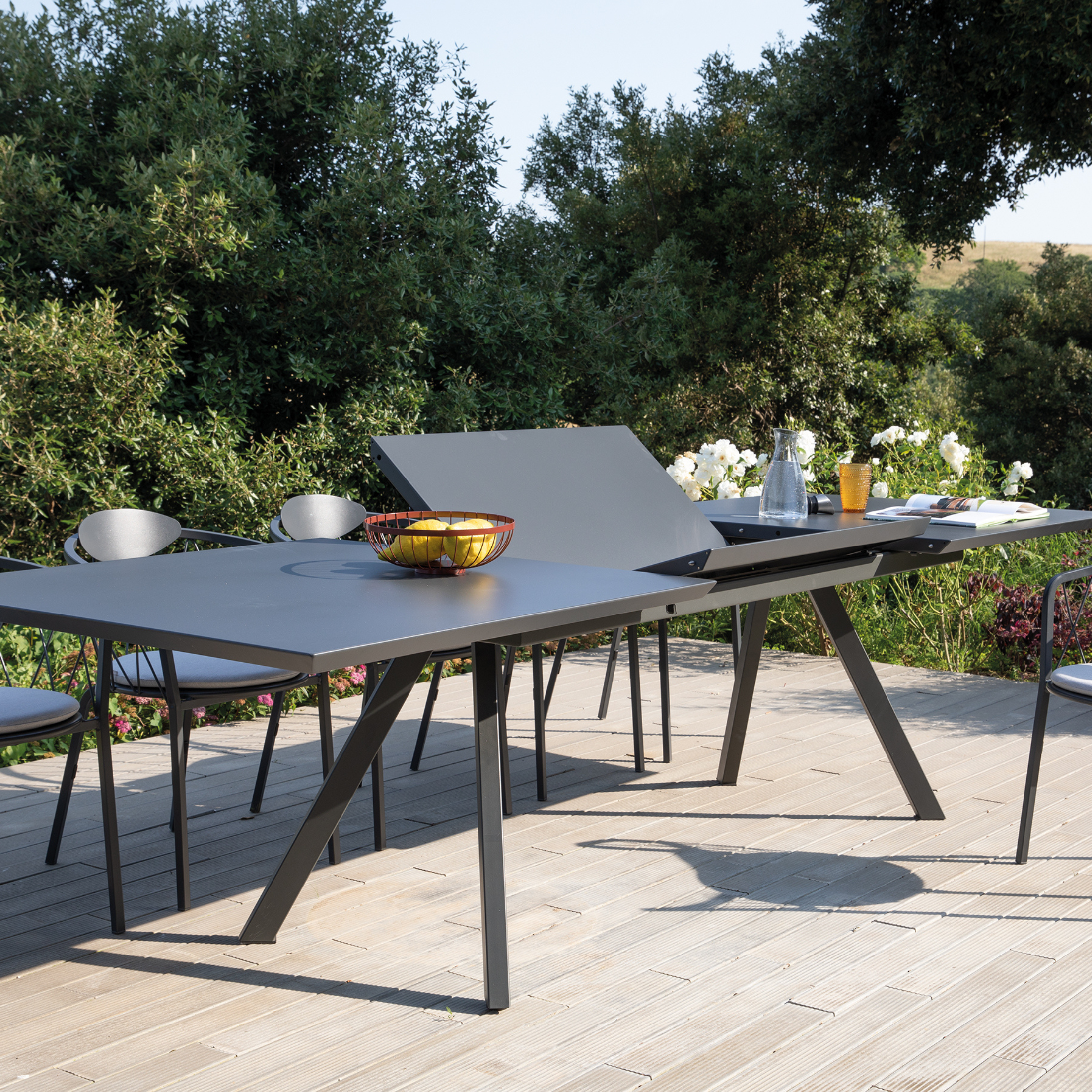 Tavolo allungabile in metallo verniciato "Daisy9" da giardino moderno cm 220/320x100 75h