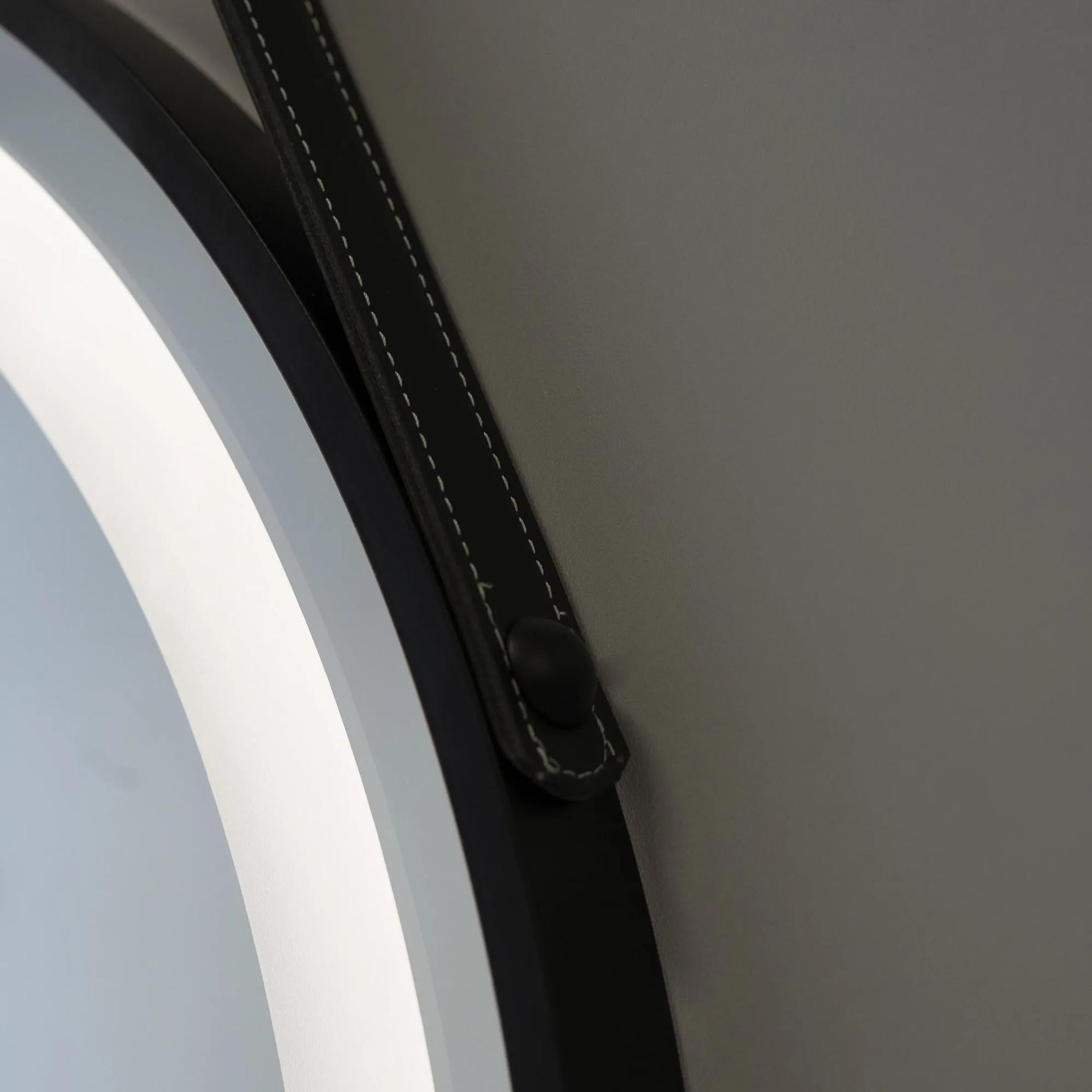 Specchio a led rotondo "Oakland" retroilluminato con cornice e laccio nero cm 60x60