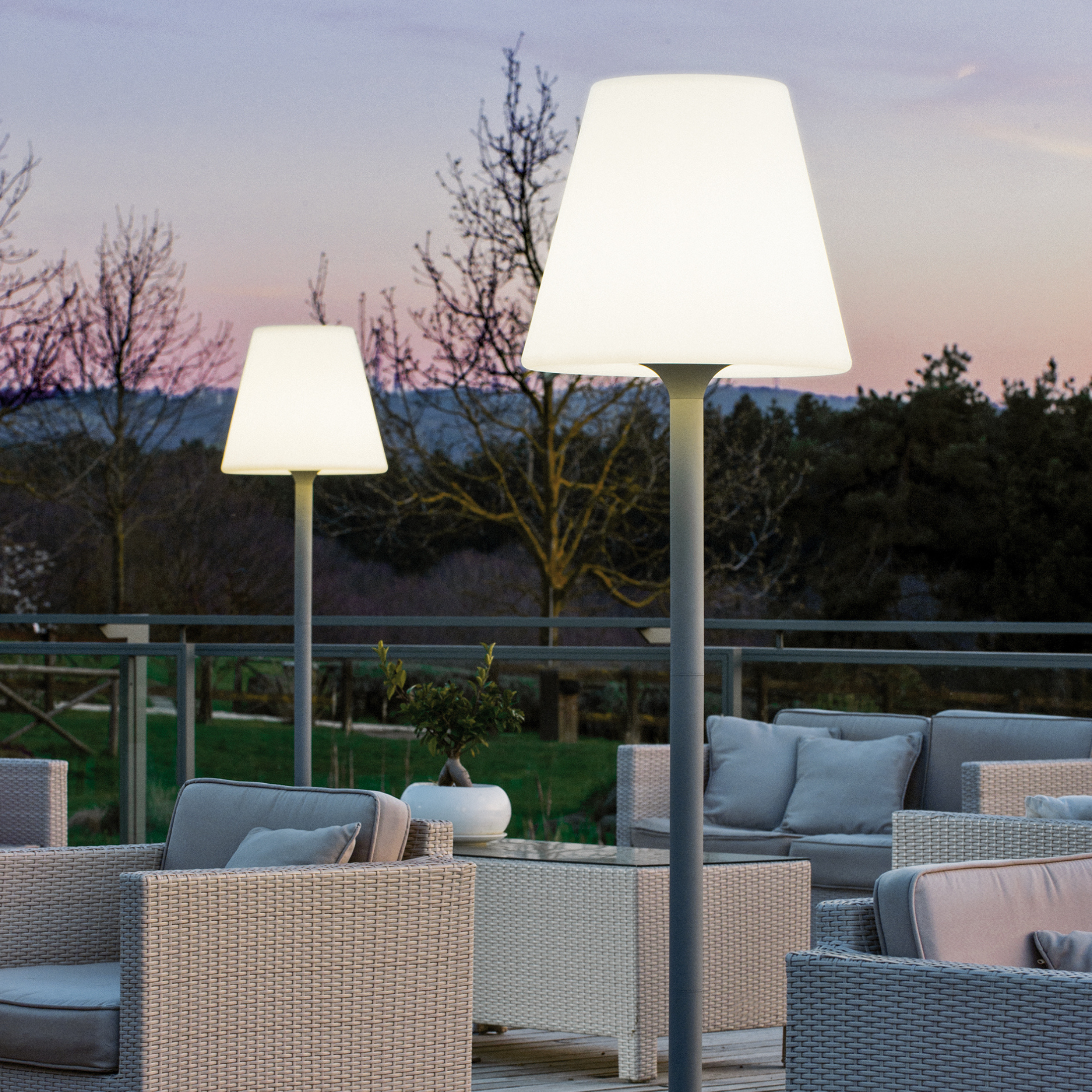 Lampadaire "Eos" en résine avec lampadaire extérieur en aluminium