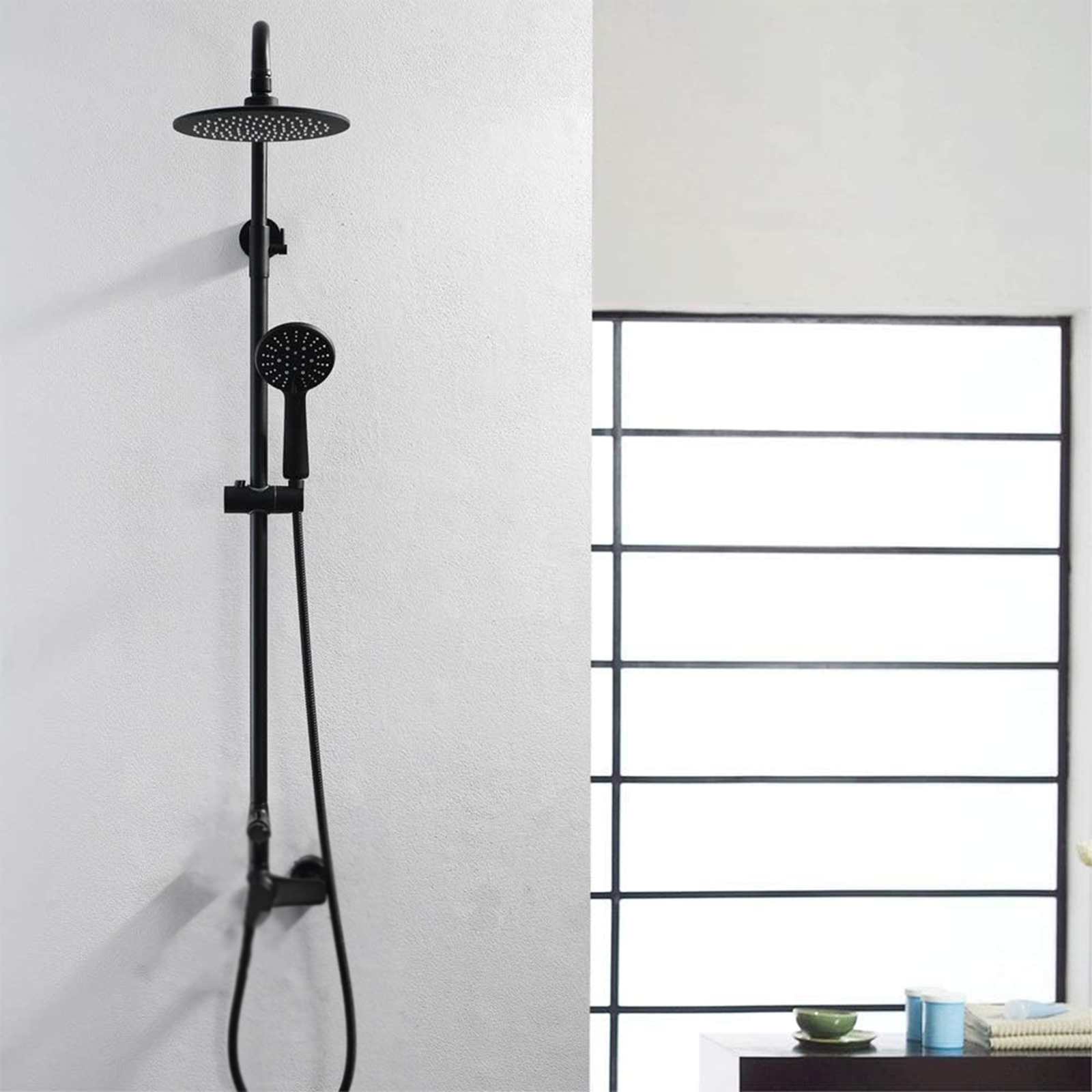 Colonne de douche orientable en aluminium noir mat avec douchette monojet et barre coulissante