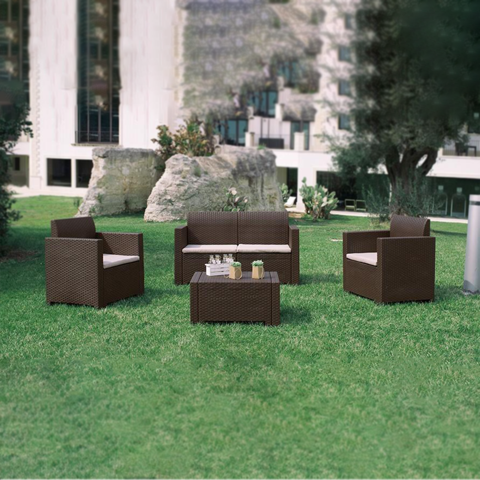Salotto da giardino "Nebraska II" in resina rattan tavolino + divano + 2 poltrone con cuscini