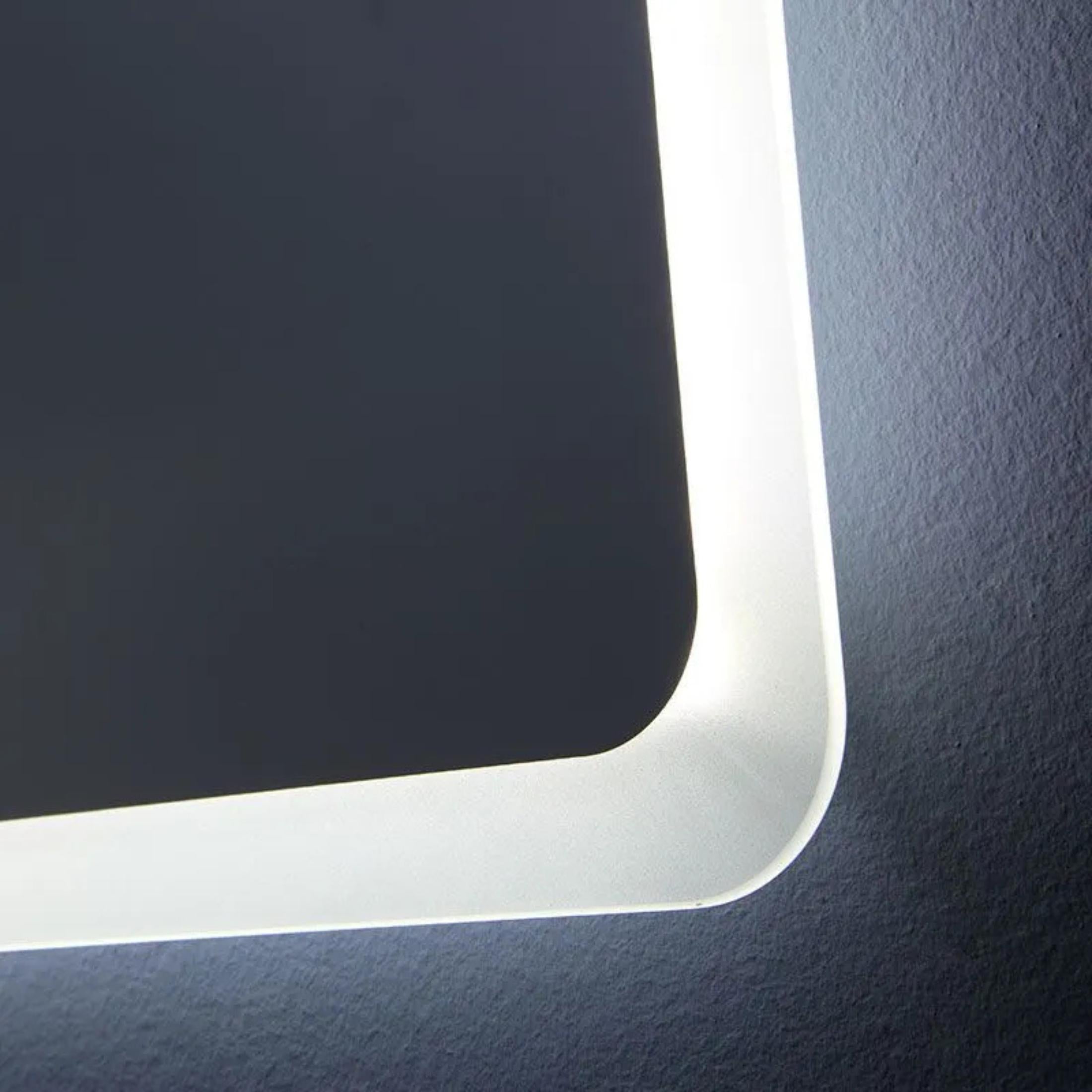 Specchio a led stondato da bagno "Dallas" con cornice illuminata