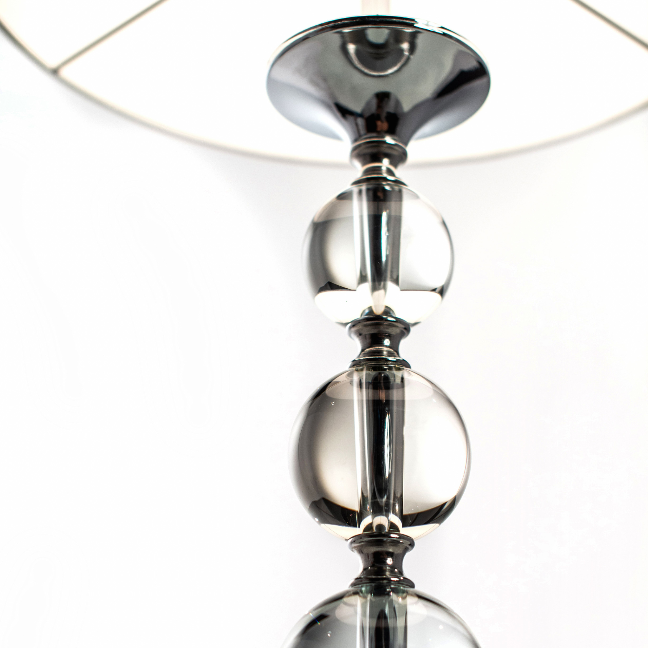 Lampada da tavolo in plexiglass "Giuditta" con paralume in tessuto cm 36x36 63h