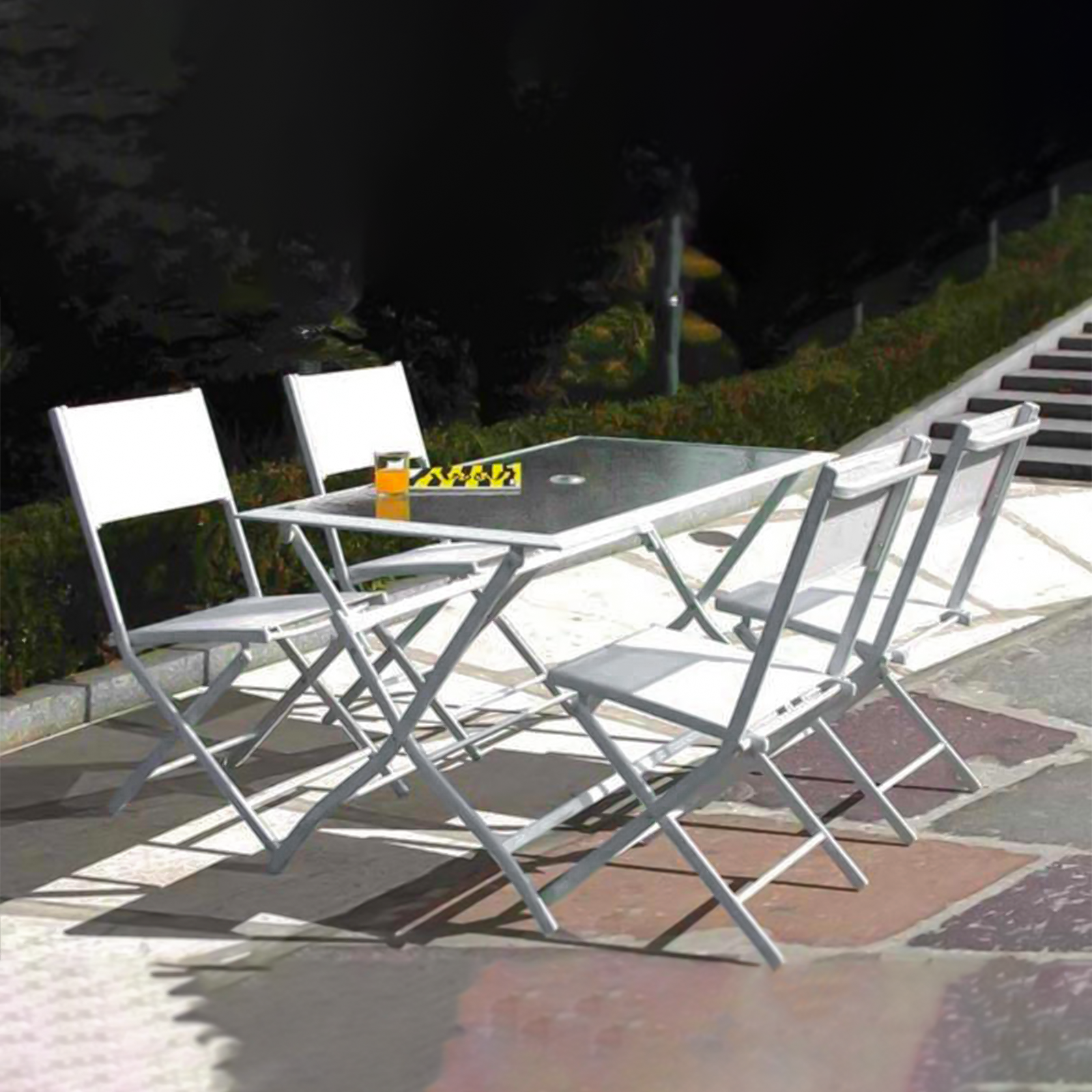 Ensemble de salle à manger complet de 4 chaises pliantes + table Astro en acier blanc pour le jardin