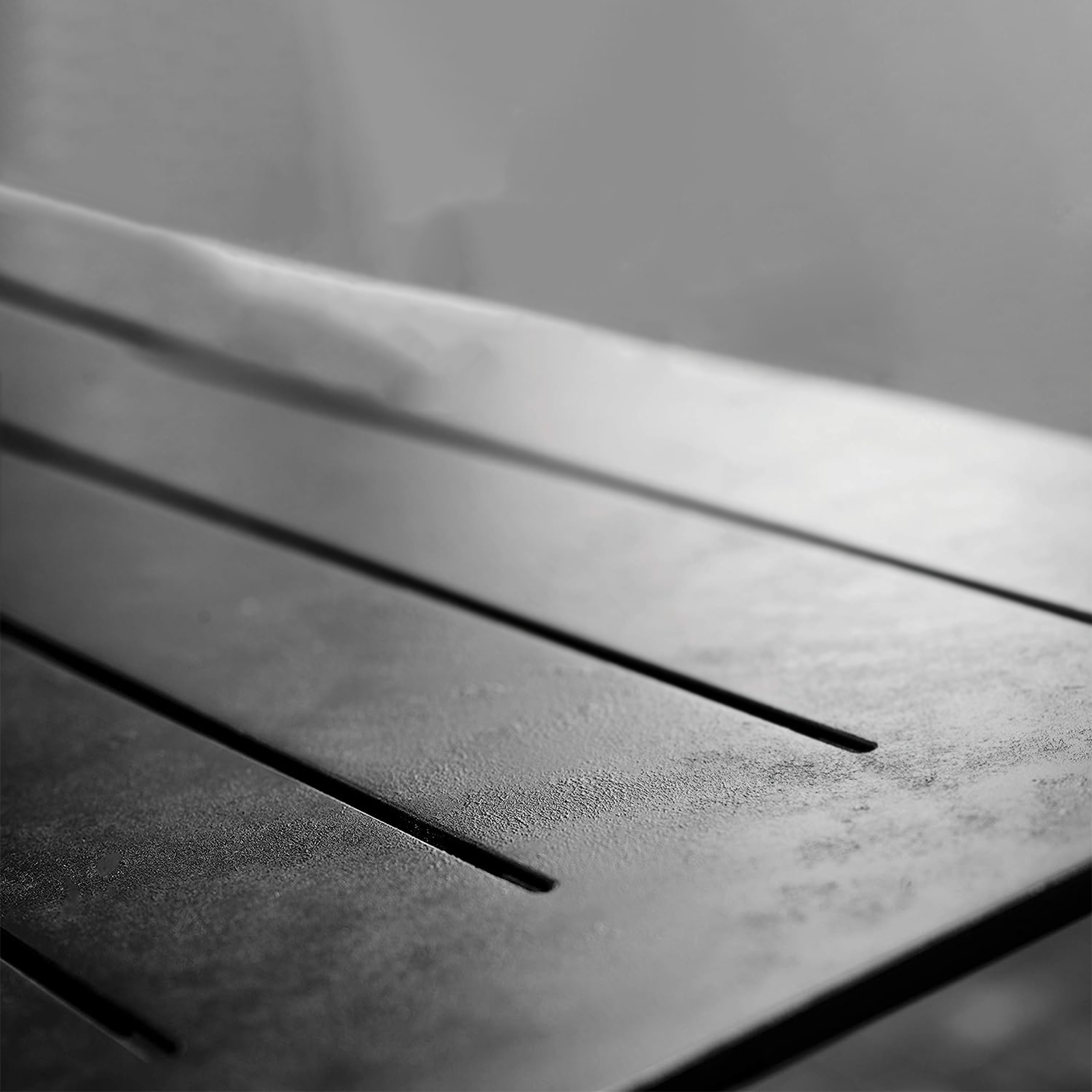 Ensemble de salle à manger composé de 4 chaises + table "Cast Iron" en résine effet fonte pour jardin