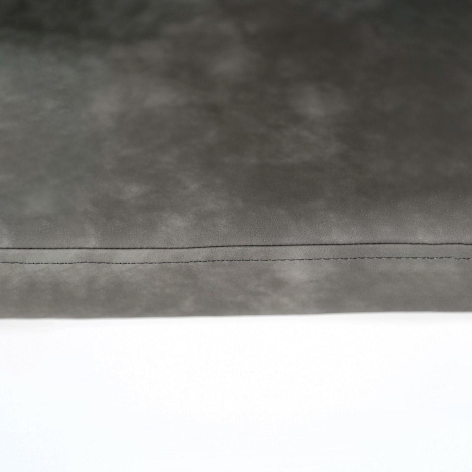 Silla moderna acolchada símil piel "Tamara" soft touch 45x52 cm 85h