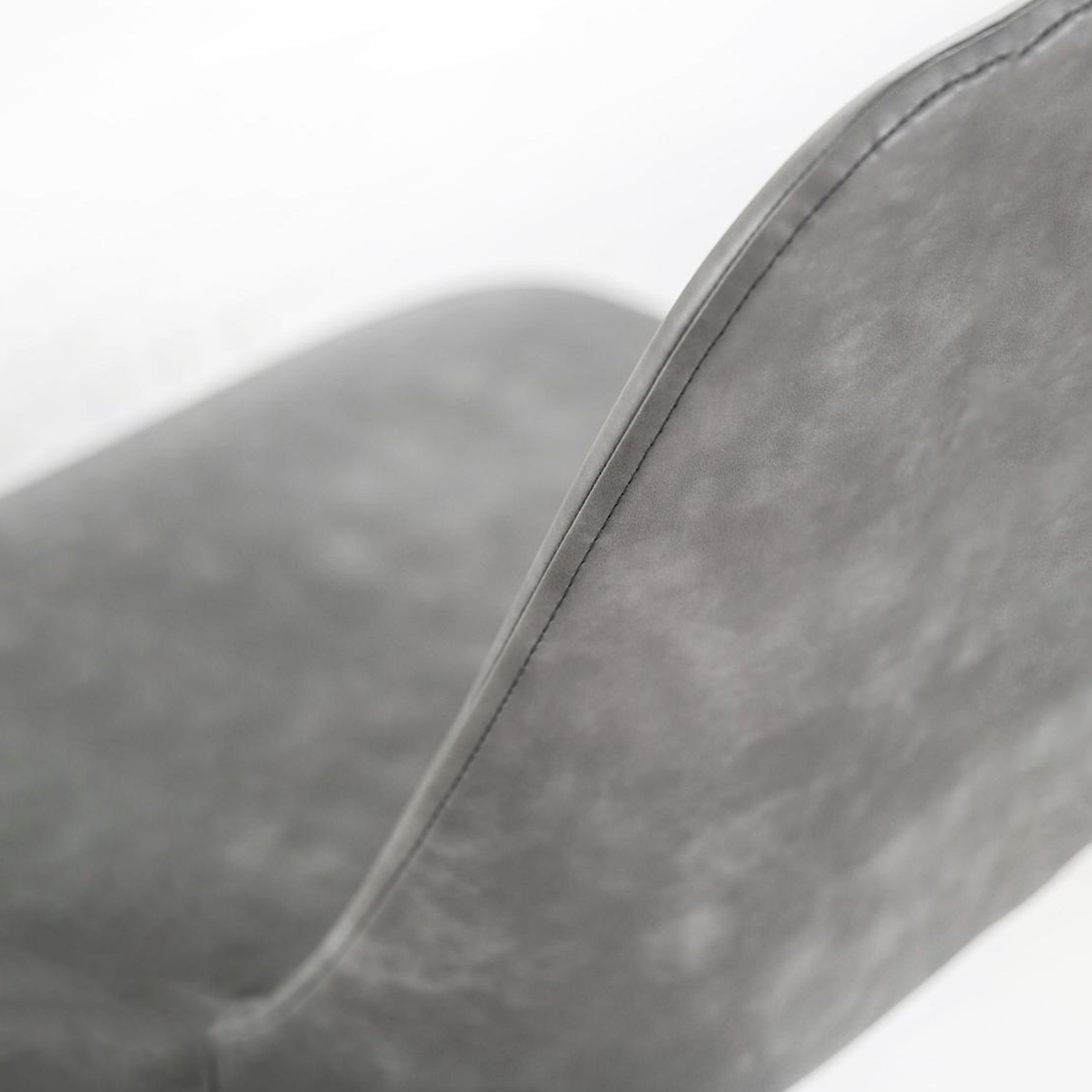 Silla moderna acolchada símil piel "Tamara" soft touch 45x52 cm 85h