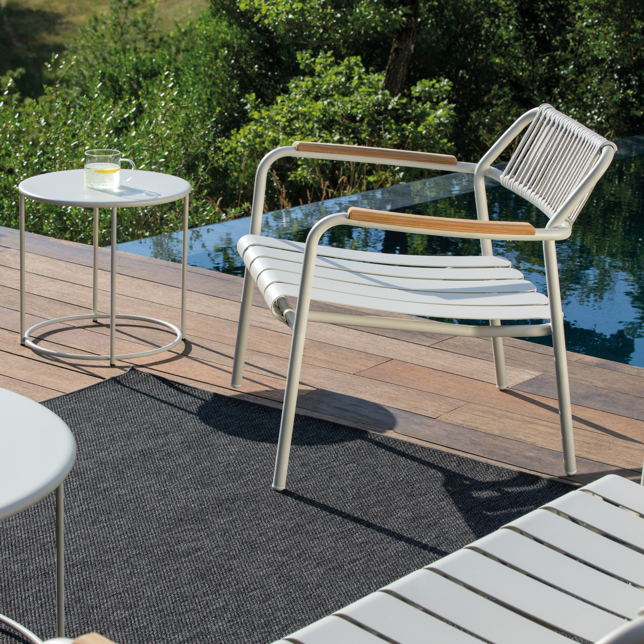 Poltrona bassa con schienale in corda "Verdea Rope" sedia lounge da giardino cm 74x70 74h