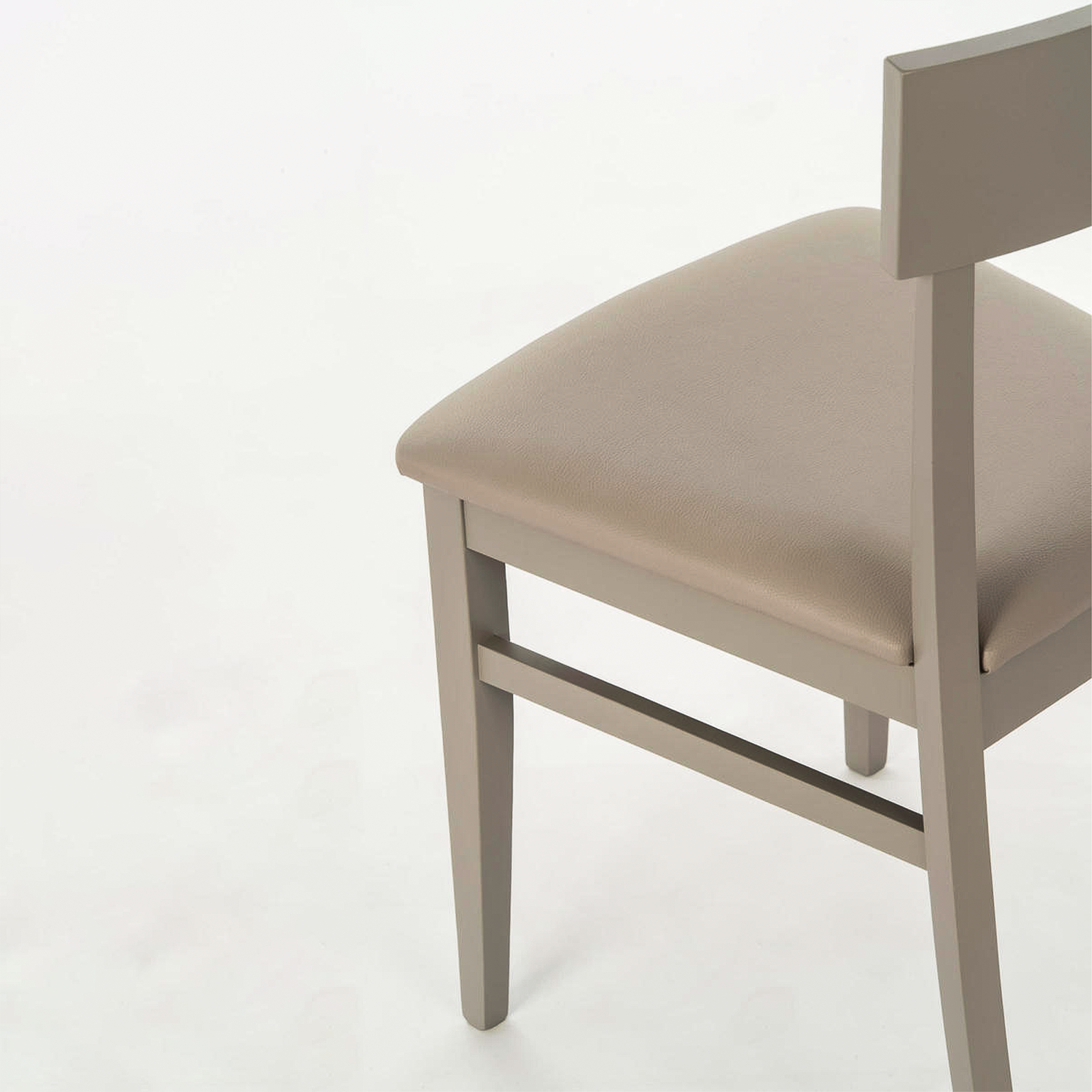 Set di sedie da soggiorno "Siena" in legno laccato imbottite moderne cm 44x45 82h
