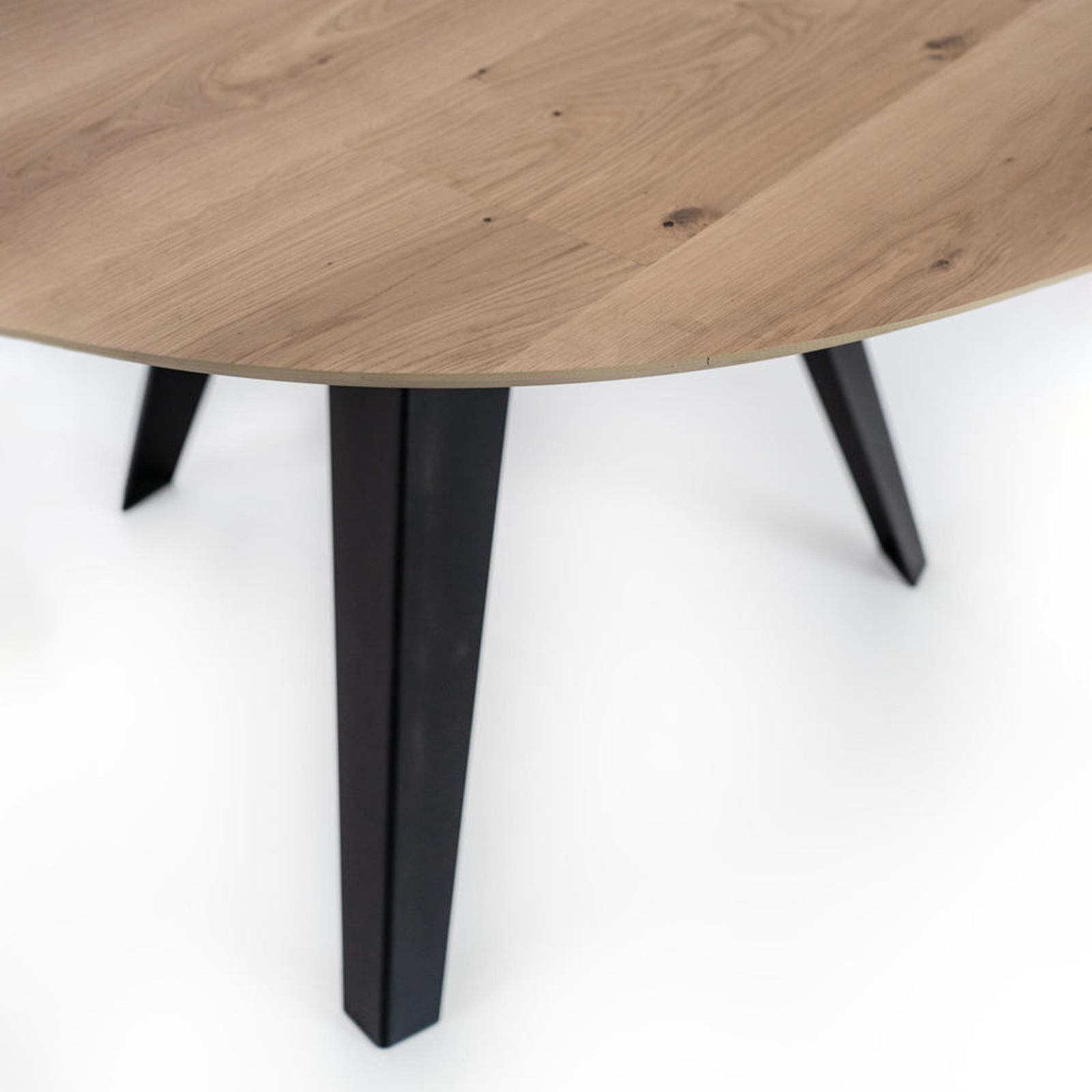 Tavolo tondo in legno "Henry" gambe in metallo cm 130x130 76h