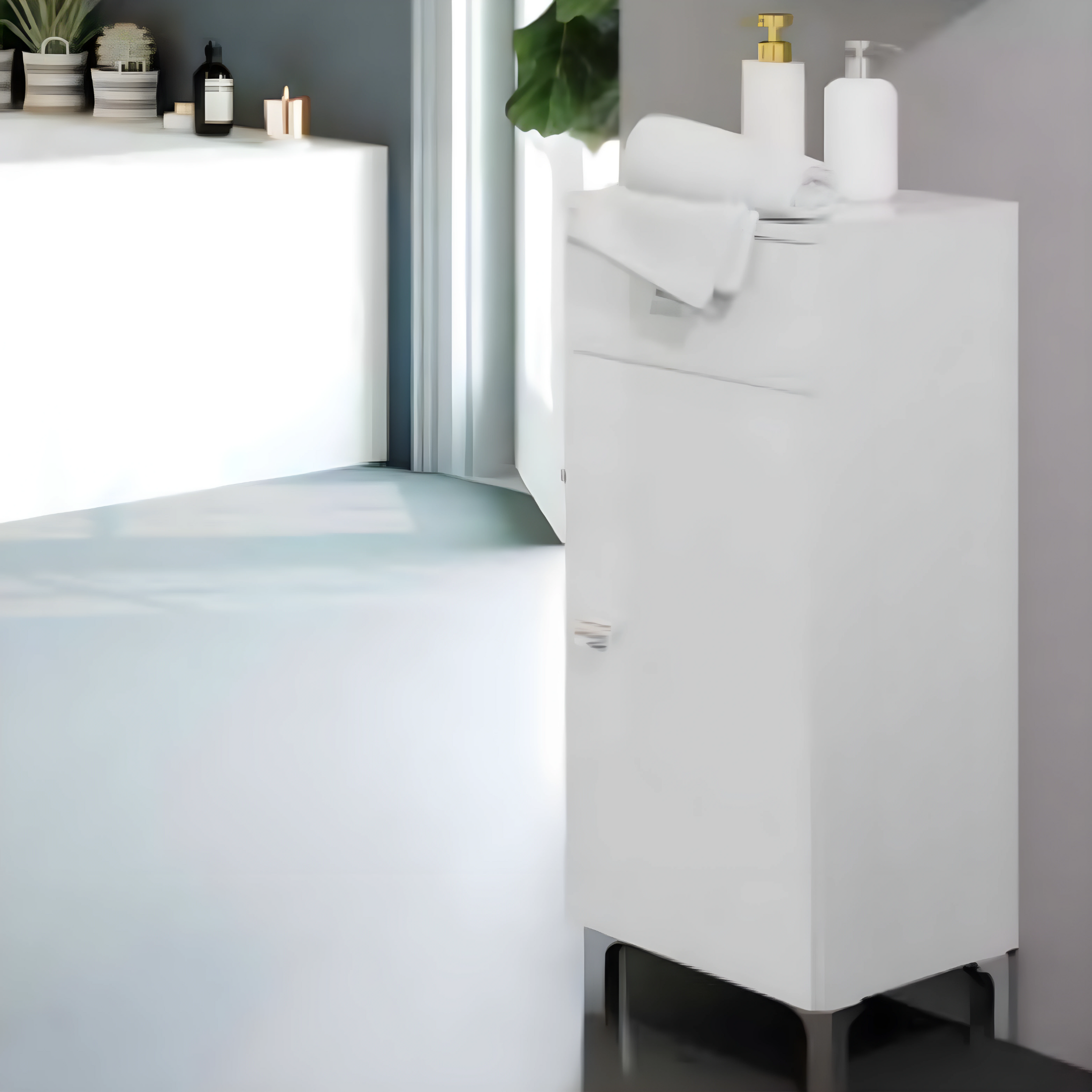 Mobili bagno "Kiro" in nobilitato con finitura bianco lucido , lavabo in ceramica da incasso e specchio