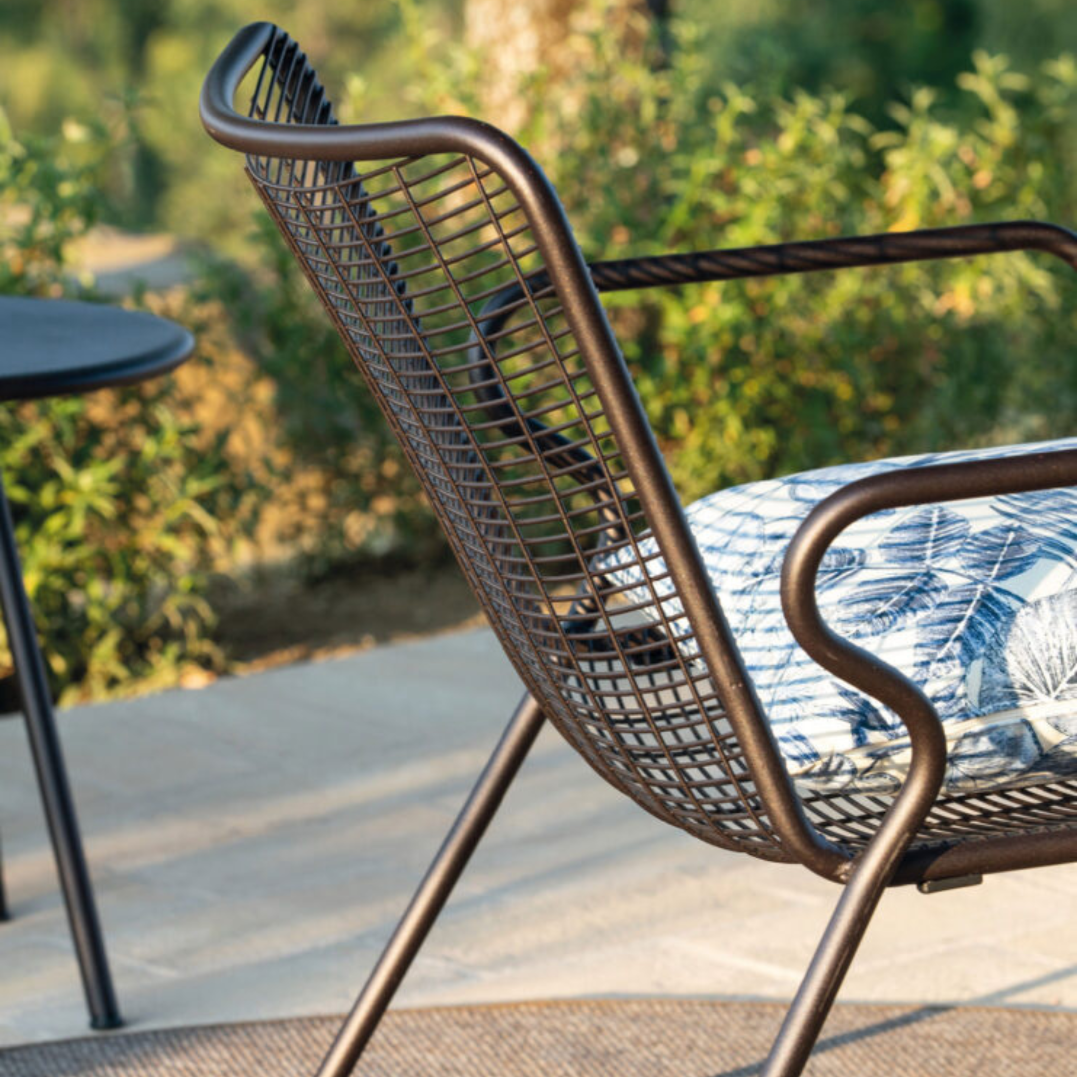 Poltrona bassa in metallo verniciato "Roma" sedia lounge da giardino cm 72x74 78h