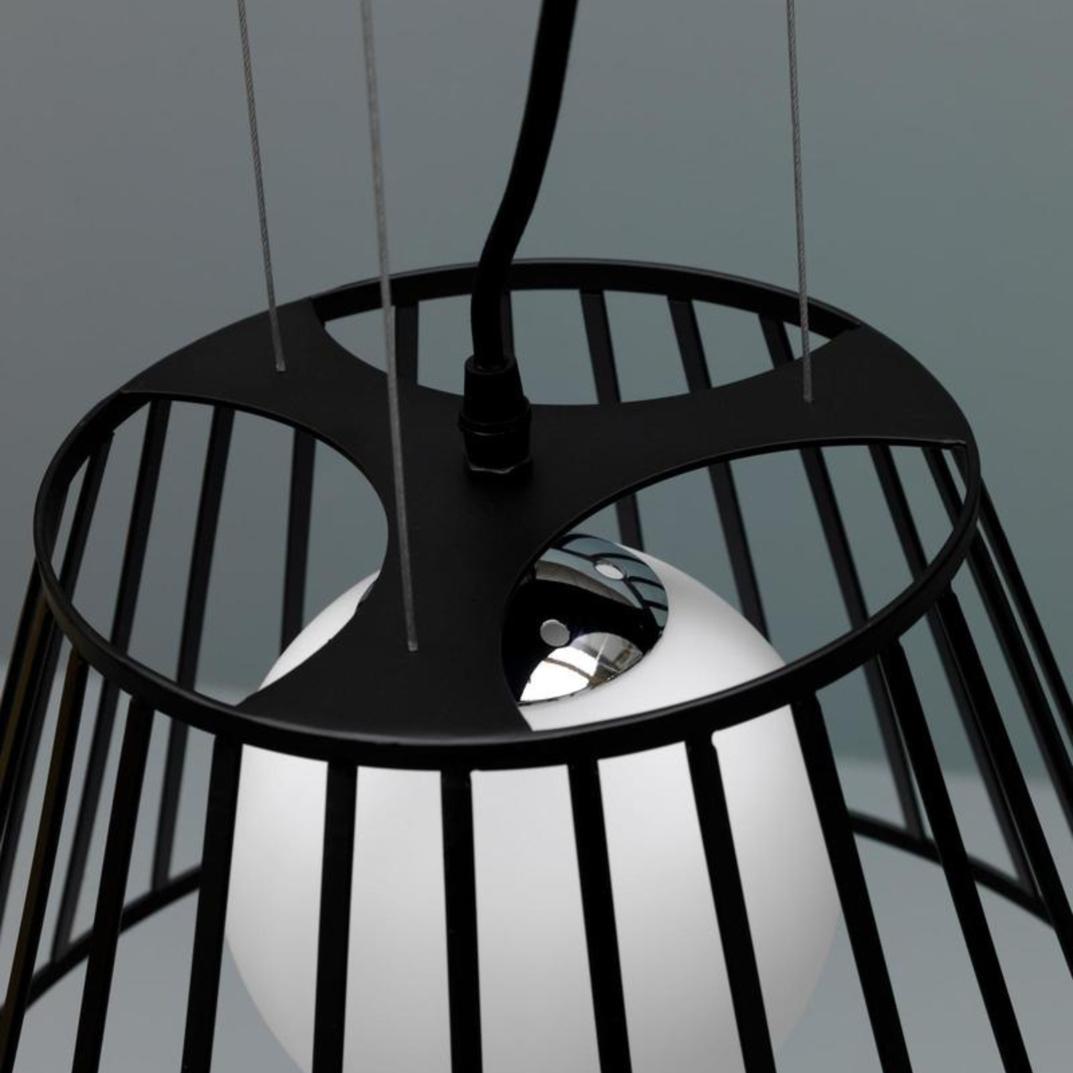 Suspension "Cage" en métal noir, câble orientable 35x35 cm 120h