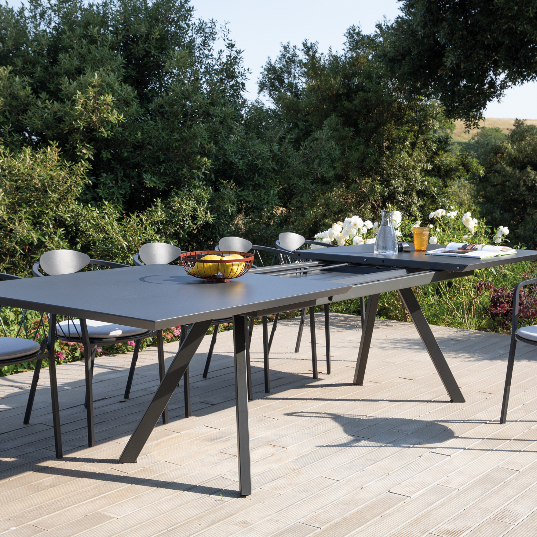 Tavolo allungabile in metallo verniciato "Daisy9" da giardino moderno cm 220/320x100 75h