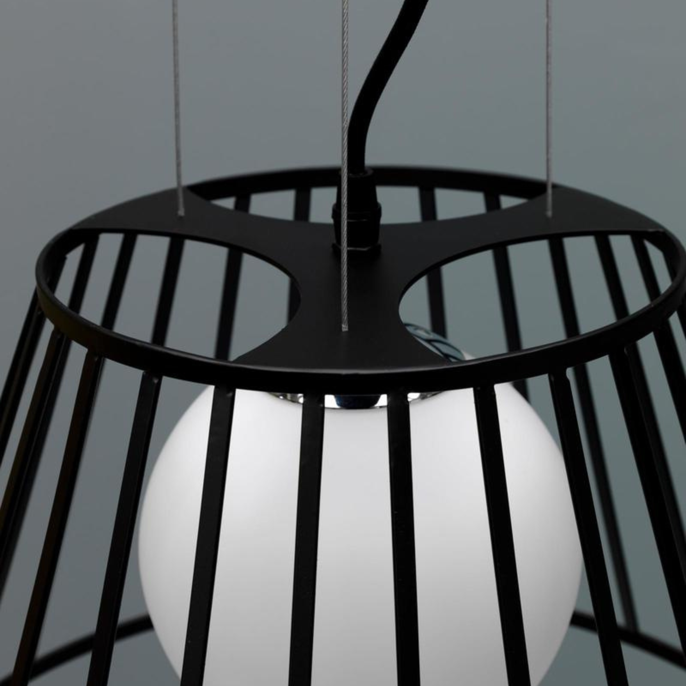 Suspension "Cage" en métal noir, câble orientable 35x35 cm 120h