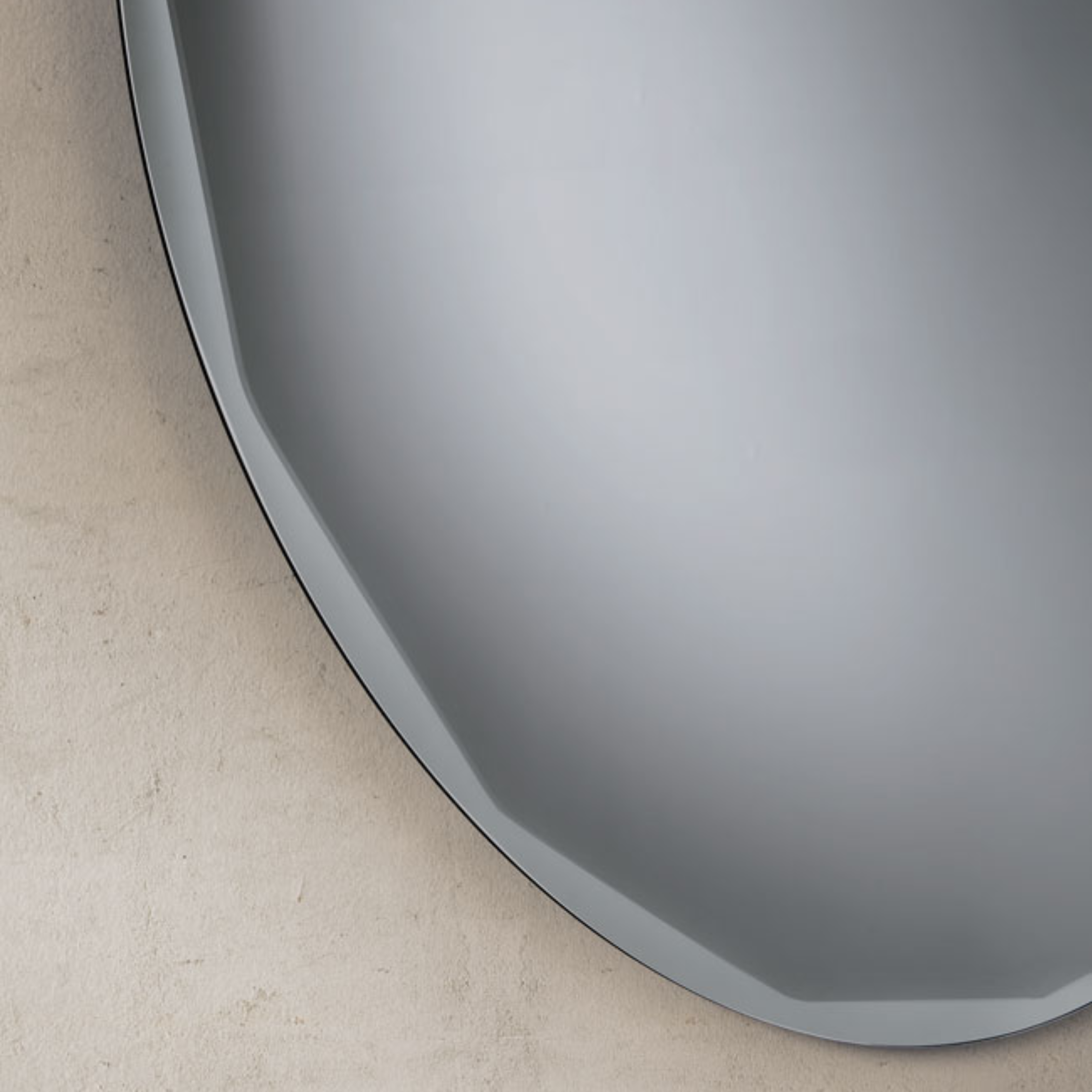 Specchio da parete "Hara" rotondo con dettaglio molatura laterale