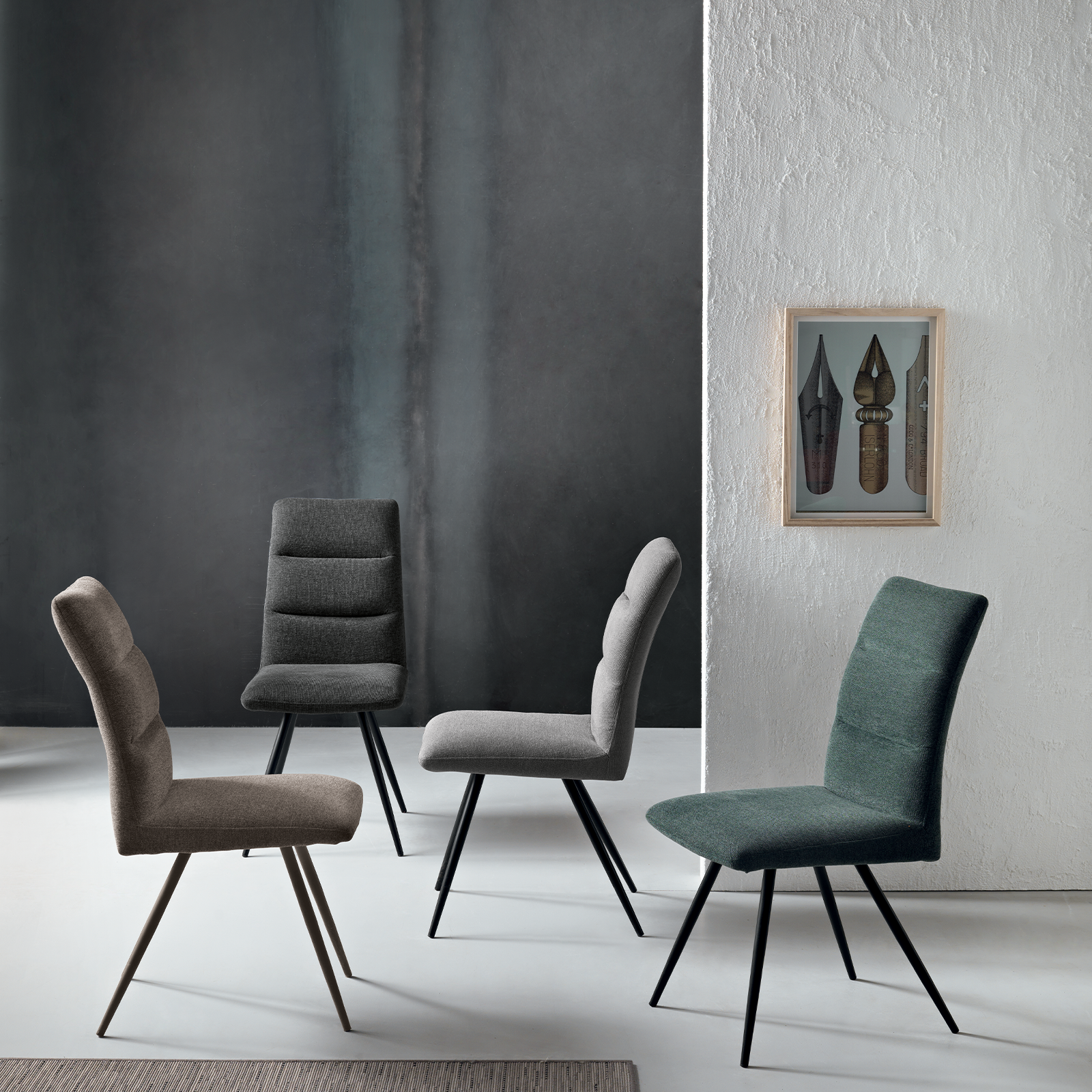 Set di sedie moderne "Hill" con struttura in metallo e seduta in tessuto cm 43x63 93h