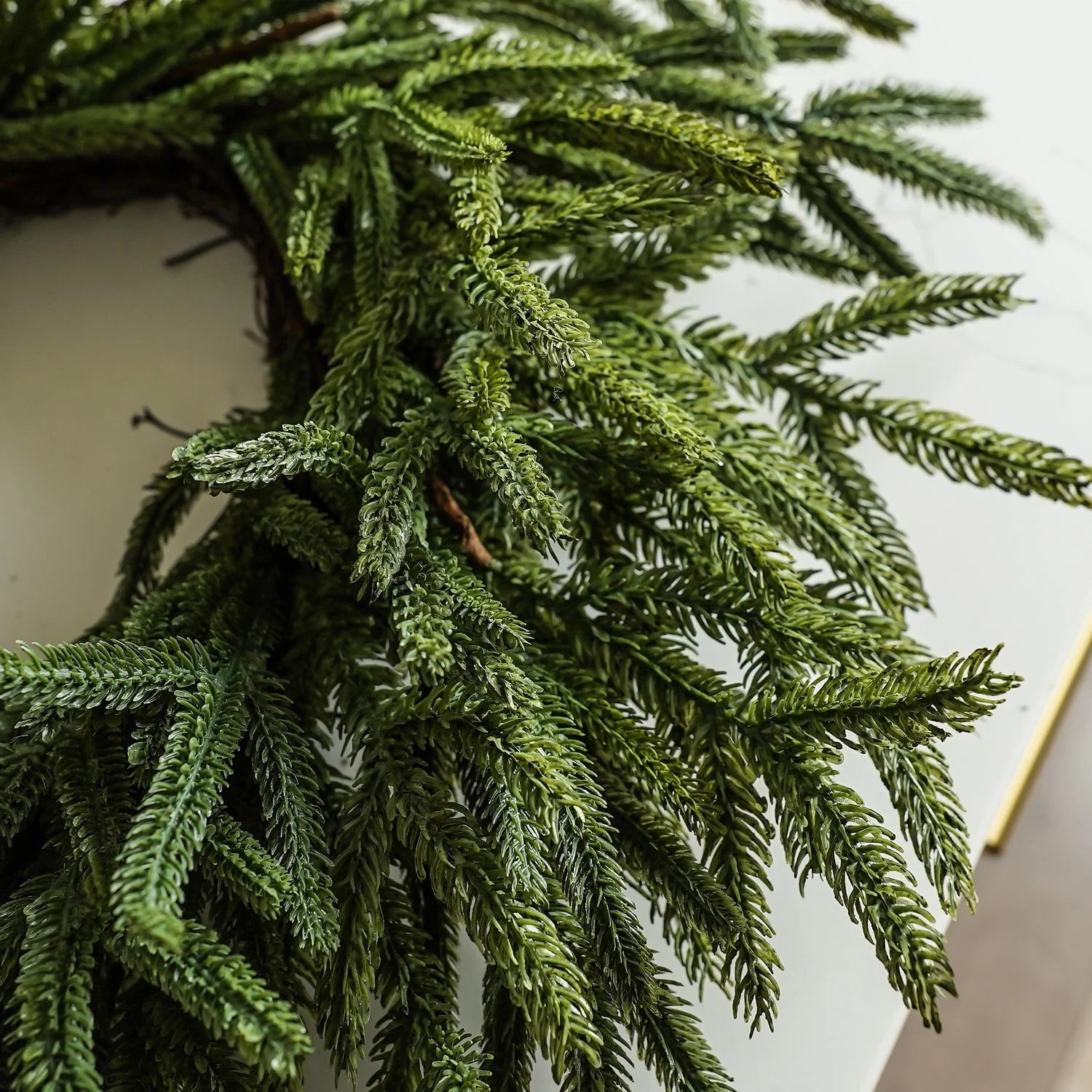 Ghirlanda natalizia Norfolk pine "Liam" in PE effetto Real Touch da Ø 60 cm