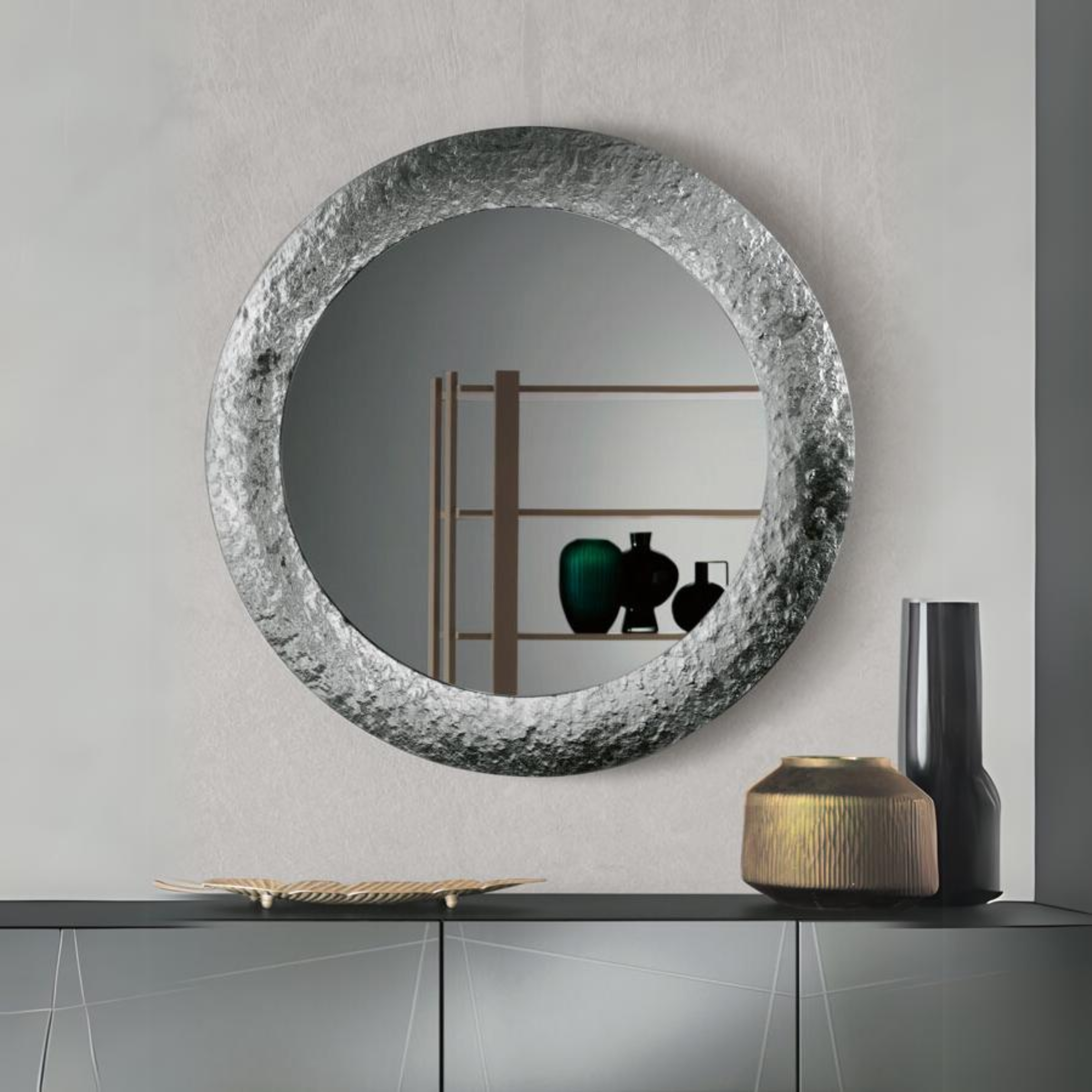 Specchio da parete "Nidra" rotondo con cornice in vetro effetto martellato