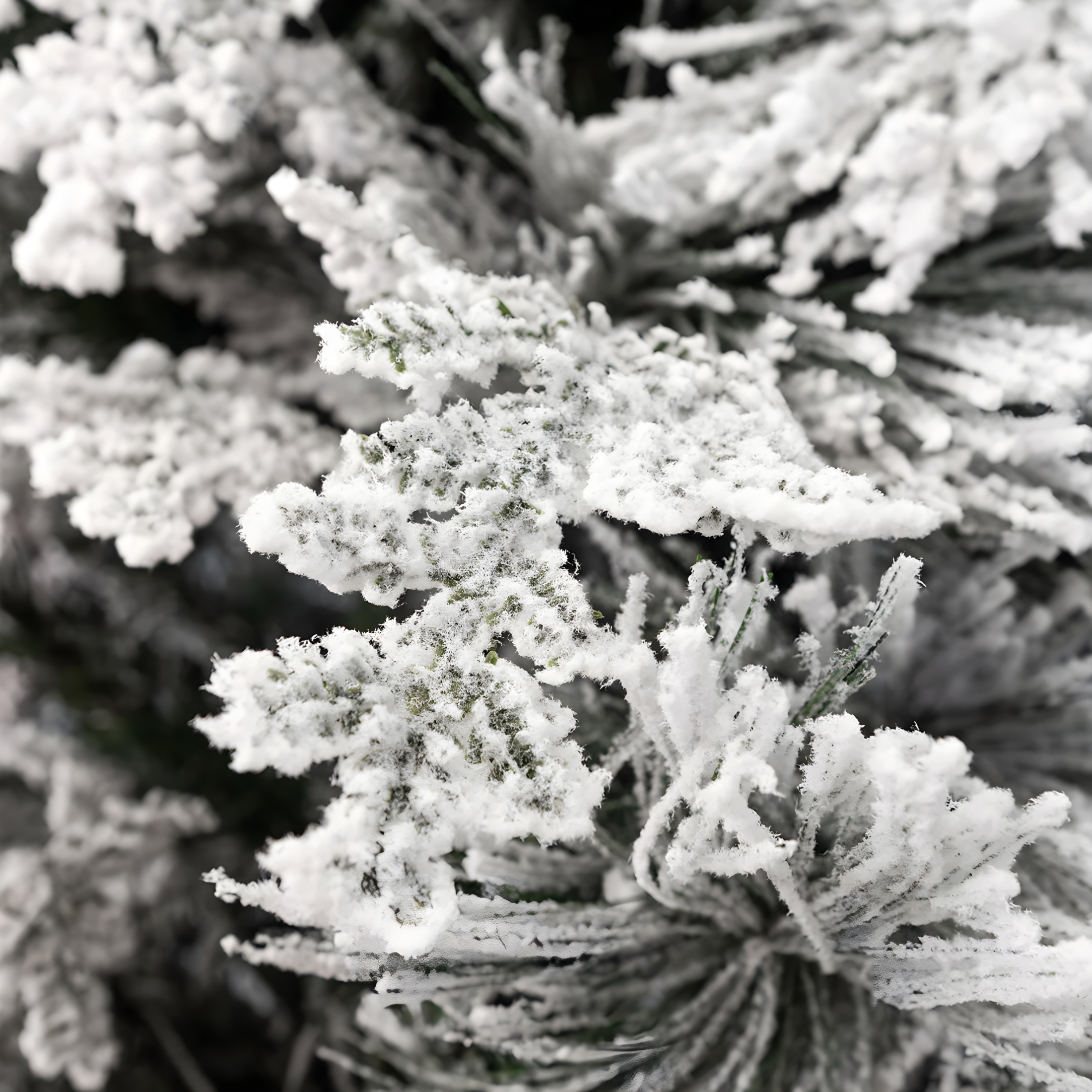 Albero di Natale innevato con pigne "Nevischio" in PE effetto Real Touch + PP cm 240h