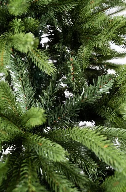 Albero di natale "Spitsbergen " 90 % in PE Effetto Real Touch di Altissima qualità