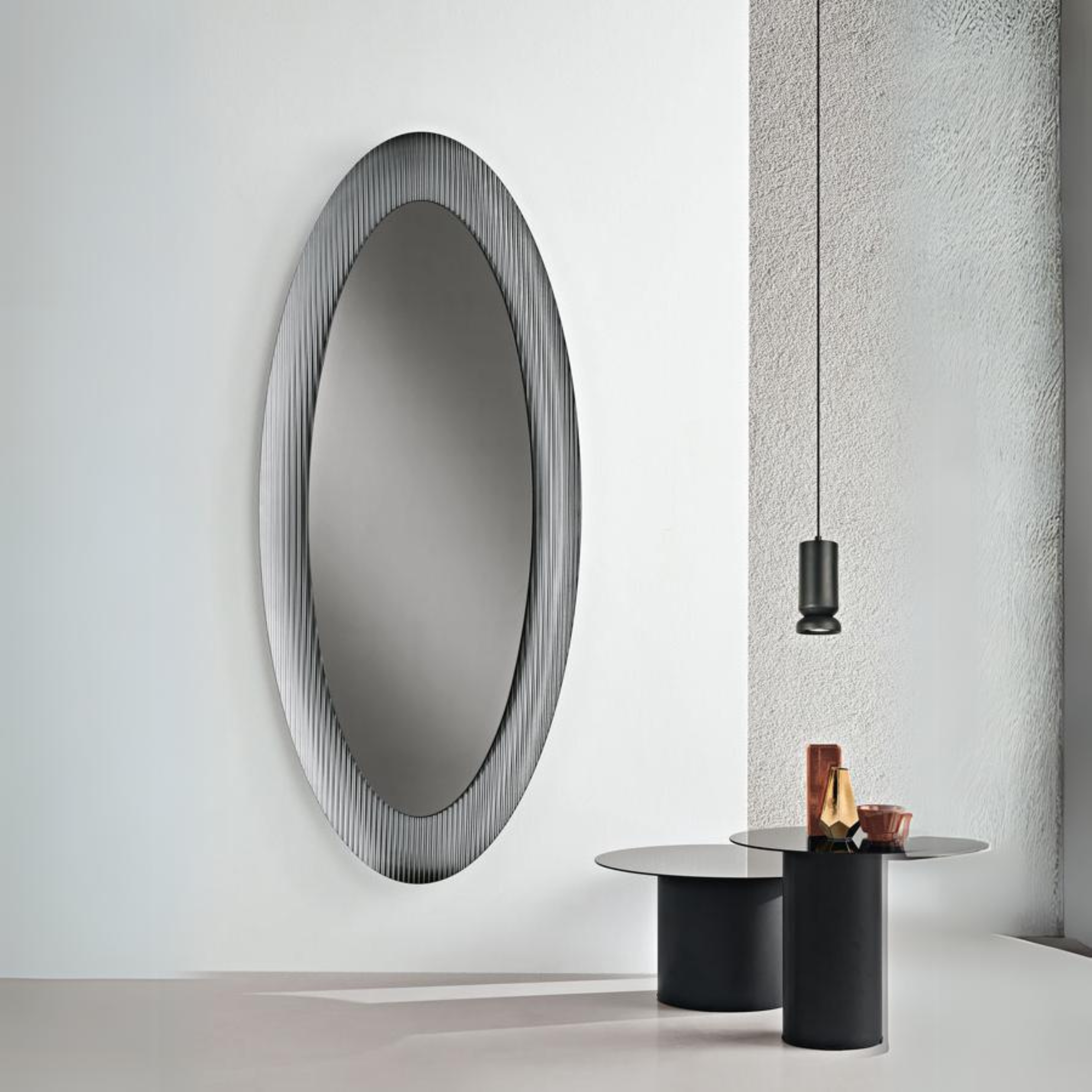Specchio da parete "Enea" moderno con maxi cornice cannettata