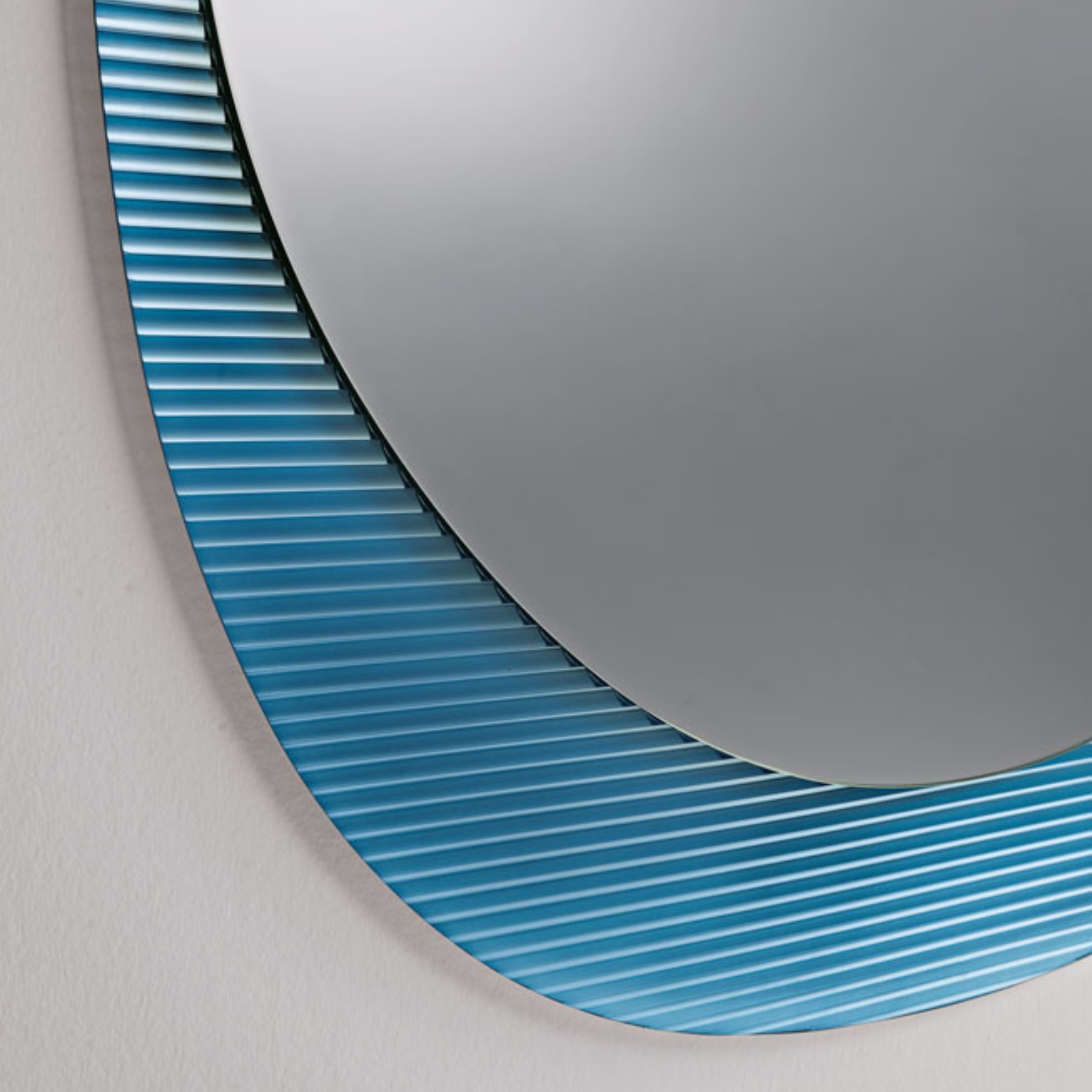 Specchio da parete "Kimi" con cornice decorativa elegante cm 108x130h