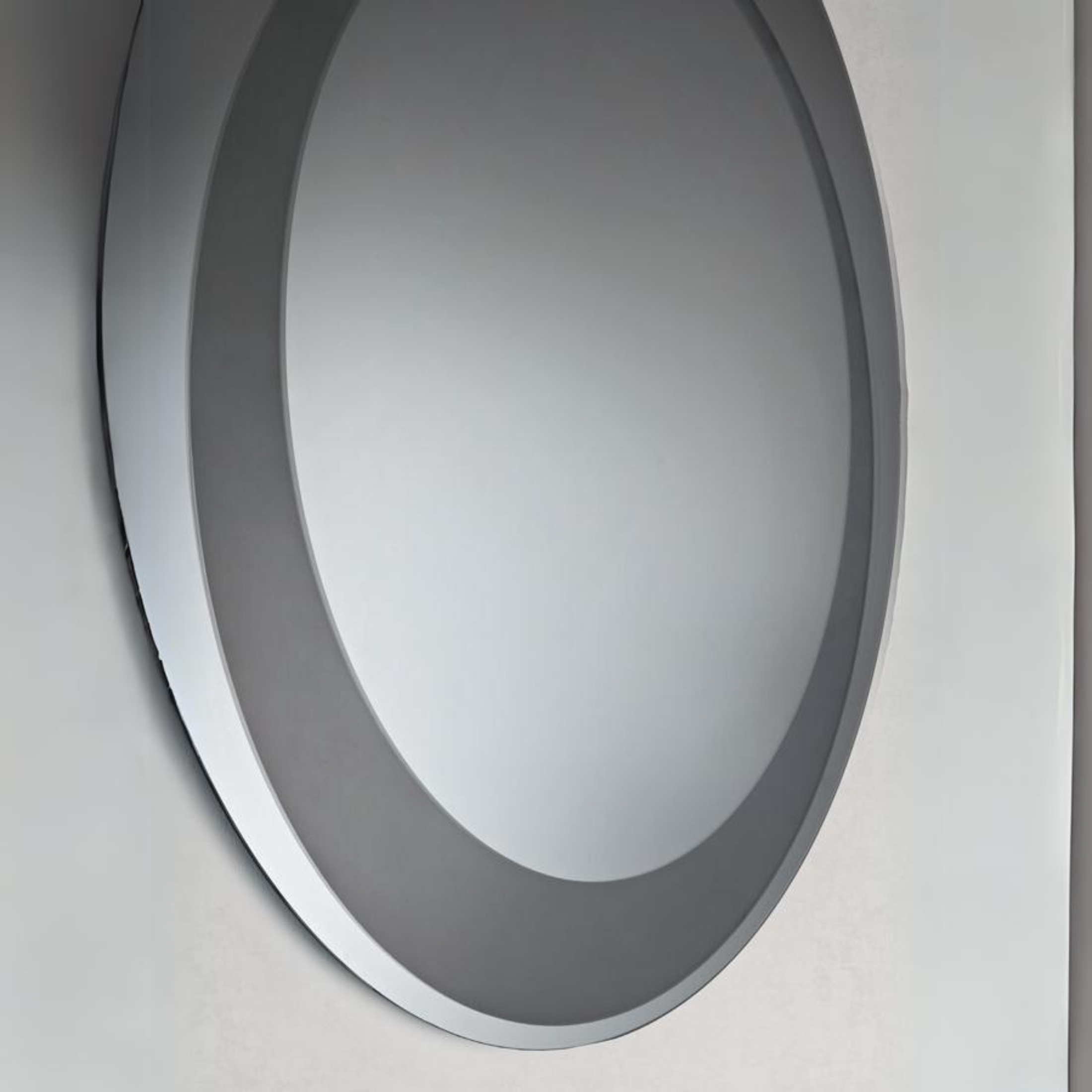 Specchio da parete "Levi" rotondo con elegante decorazione sabbiata