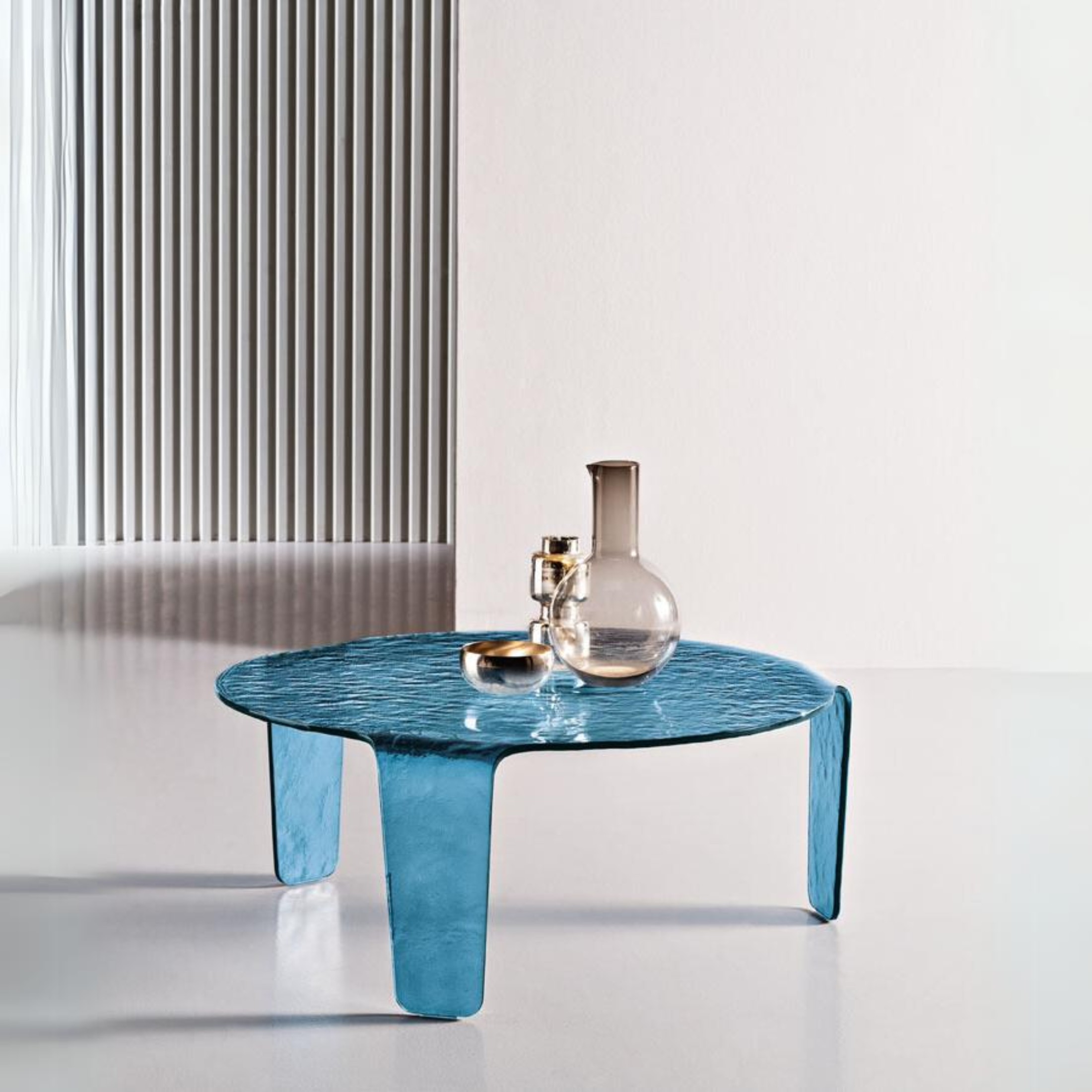 Elegante mesa de centro baja redonda "Nori" de cristal transparente