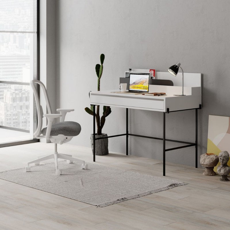 Scrivania da ufficio  "Leila" in legno con 1 cassetto e 2 scomparti cm 110x60 101h