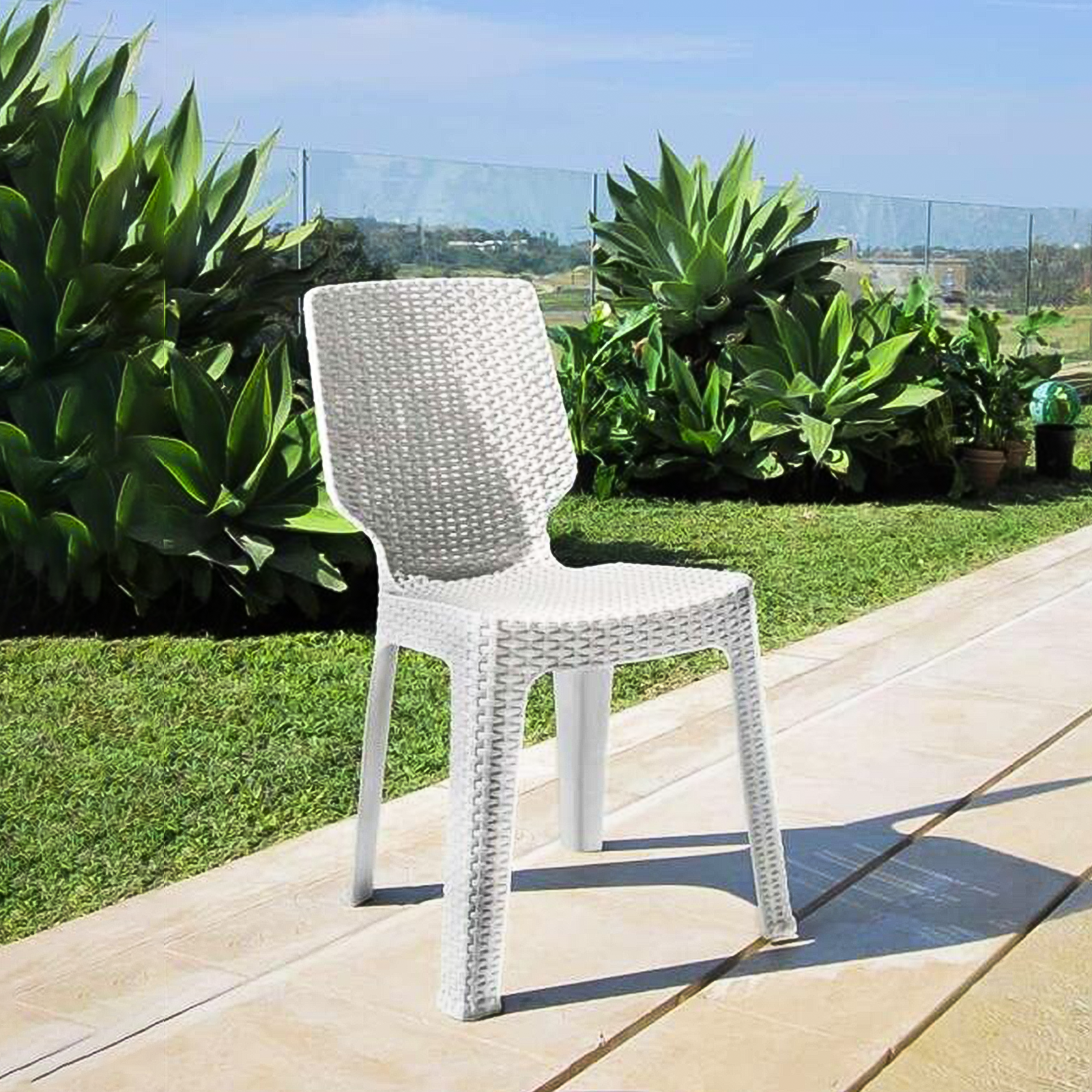 Sedia da pranzo bianca T-Chair in resina rattan per giardino