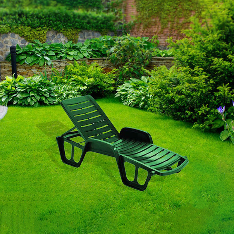 Lettino prendisole in resina con schienale reclinabile per piscina e giardino