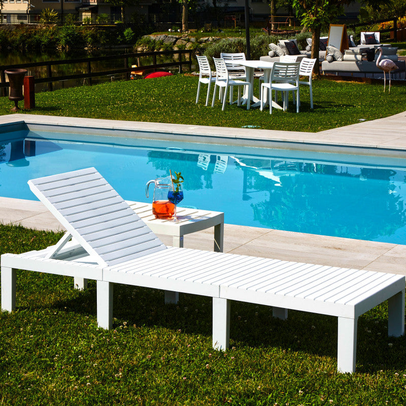 Lettino prendisole in resina con schienale reclinabile per piscina e giardino